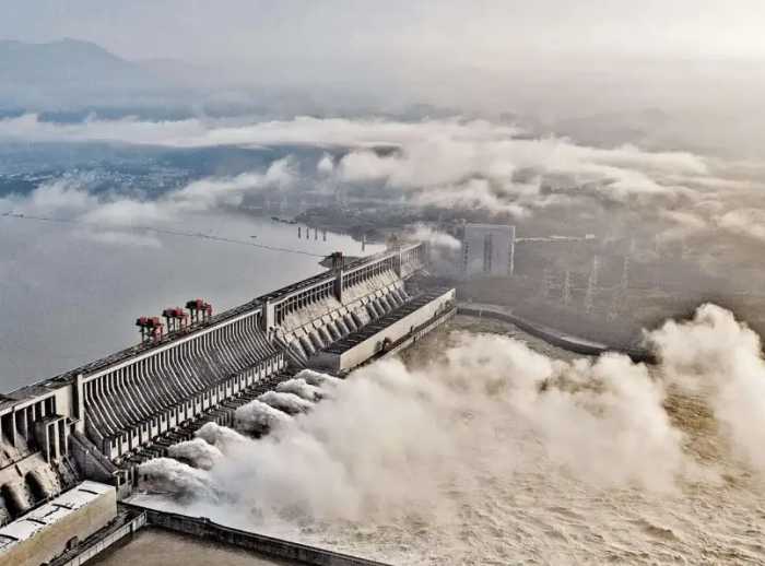 三峡大坝还能撑多久，运行已有17年！2500多亿的投资回本了吗？