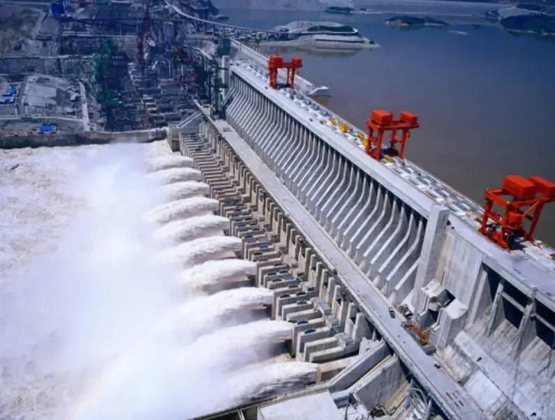 三峡大坝还能撑多久，运行已有17年！2500多亿的投资回本了吗？